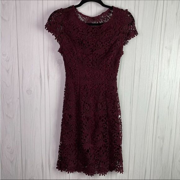 Lulus Dresses & Skirts - Lulus Romance language burgundy backless dress small